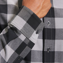 Load image into Gallery viewer, Mizzen+Main City Flannel - Black/Gray Buffalo Check
